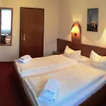 德尔哈维尔布斯特旅馆